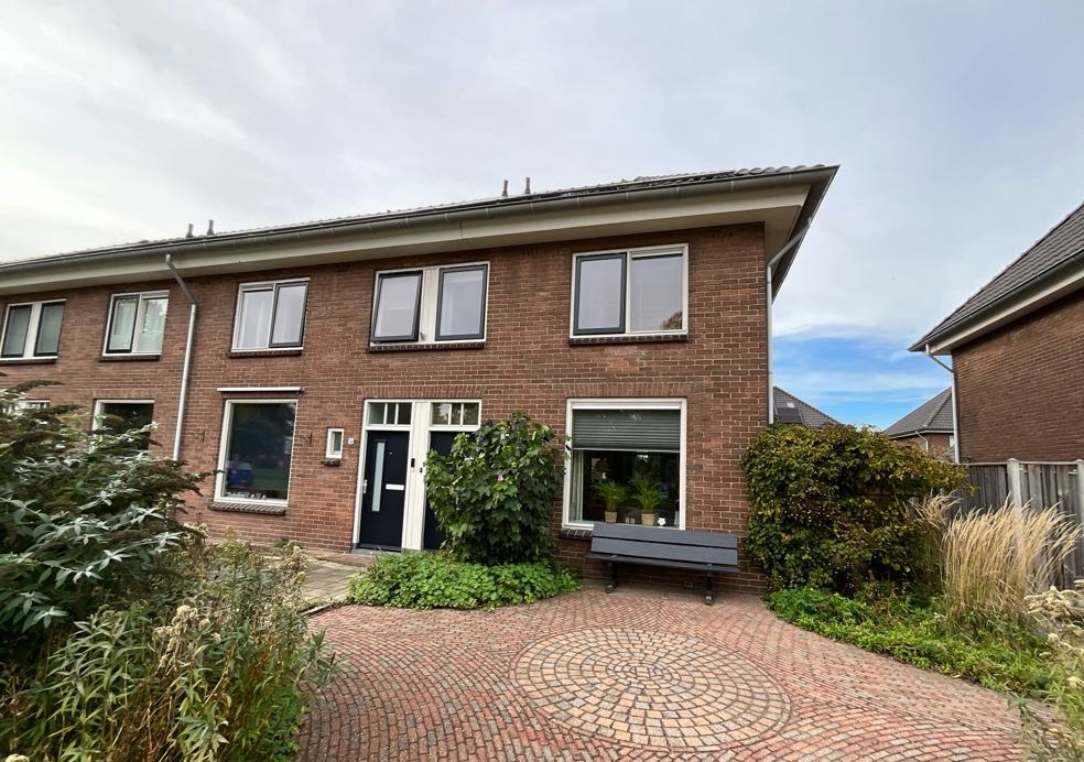 Hoekwoning te huur: Resedastraat 32, Bloemenbuurt Meppel